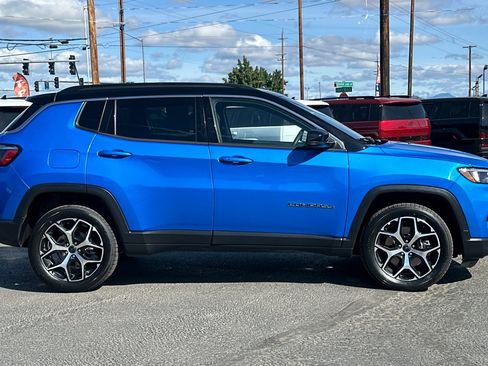 Used 2025 Jeep Compass Limited AWD/4WD image 3