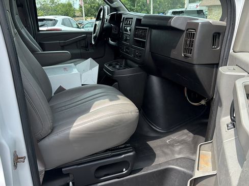 Used 2019 Chevrolet Express 3500 w/ Driver Convenience Package RWD image 10