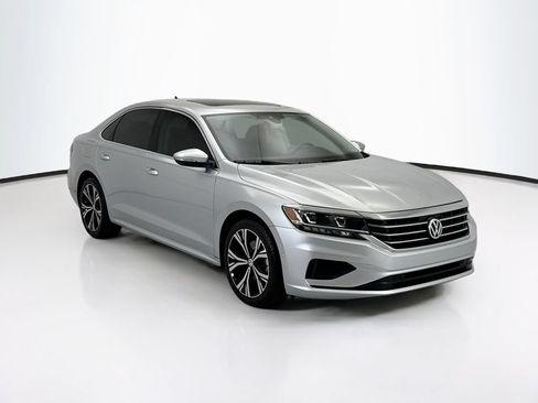 Used 2020 Volkswagen Passat 2.0T SEL FWD image 3
