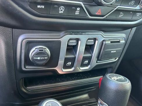 Certified 2020 Jeep Wrangler Sport AWD/4WD image 47