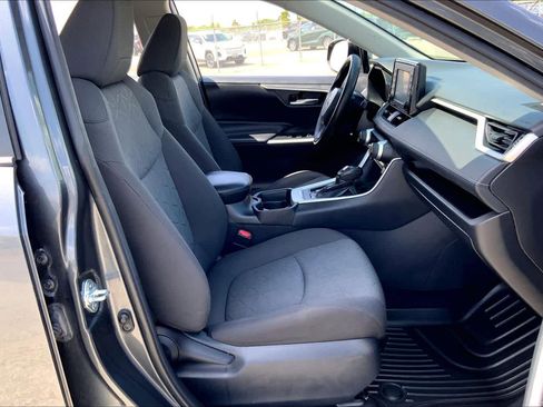 Used 2021 Toyota RAV4 XLE FWD image 9