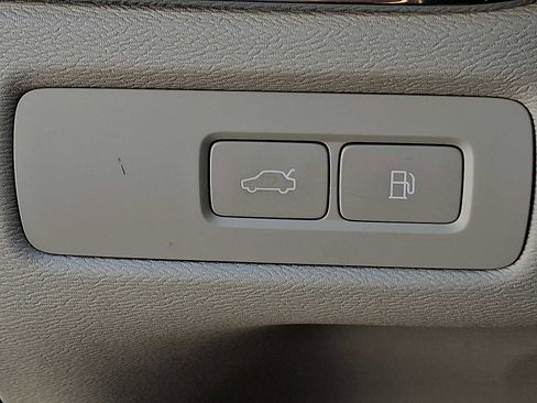 Used 2024 Volvo XC60 T8 Ultimate w/ Protection Package Premier image 22