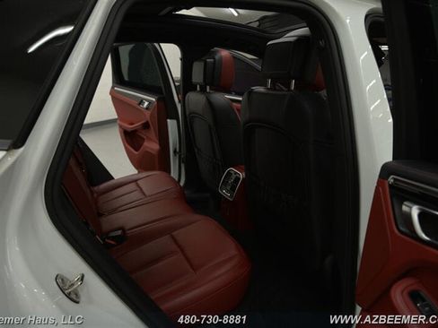 Used 2023 Porsche Macan AWD/4WD image 24