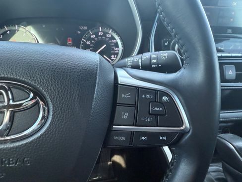 Used 2021 Toyota Highlander XSE image 29