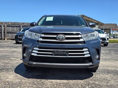 Used 2018 Toyota Highlander XLE AWD/4WD image 2
