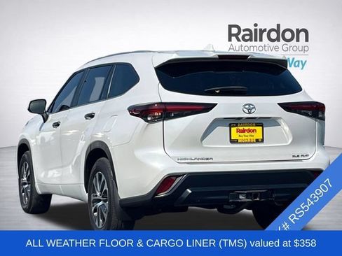 Used 2024 Toyota Highlander XLE AWD/4WD image 4
