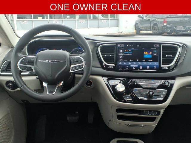 Used 2024 Chrysler Pacifica Touring-L FWD image 11