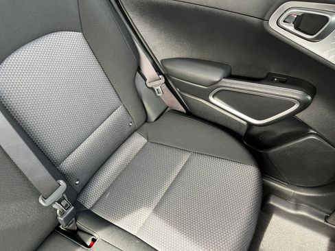 Used 2025 Kia Soul LX w/ LX Technology Package image 35