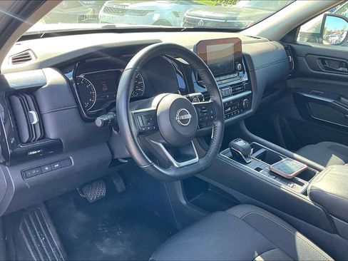 Used 2025 Nissan Pathfinder SV FWD image 14