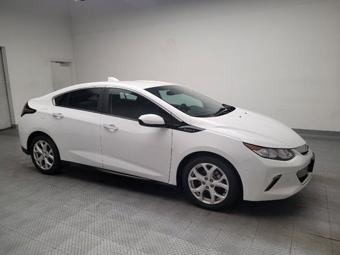 Used 2018 Chevrolet Volt Premier w/ Driver Confidence Package FWD image 11