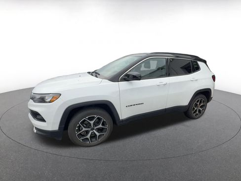 Used 2025 Jeep Compass Limited image 4