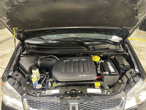 Certified 2018 Dodge Grand Caravan SXT image 25