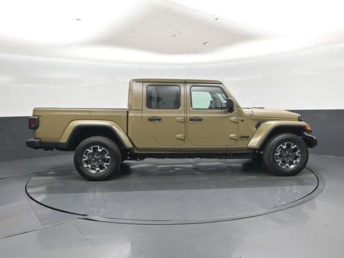 New 2026 Jeep Gladiator Sport AWD/4WD image 2