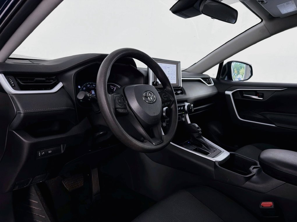 Used 2025 Toyota RAV4 XLE FWD image 14