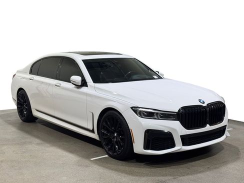 Used 2021 BMW 750i xDrive 750i xDrive w/ M Sport Package image 3