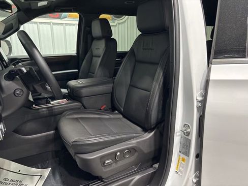 Used 2025 GMC Yukon XL Denali image 18