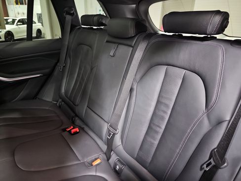 Used 2021 BMW X5 xDrive40i w/ M Sport Package image 16