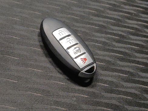 Used 2019 Nissan Rogue SV w/ Premium Package image 32