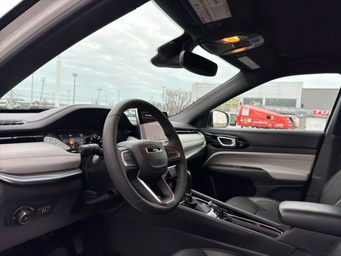 Used 2023 Jeep Compass Limited image 16