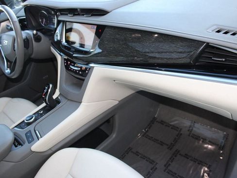 Used 2021 Cadillac XT6 Premium Luxury image 34