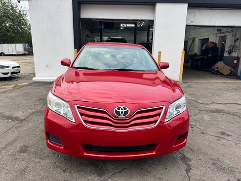 Used 2011 Toyota Camry LE FWD image 3