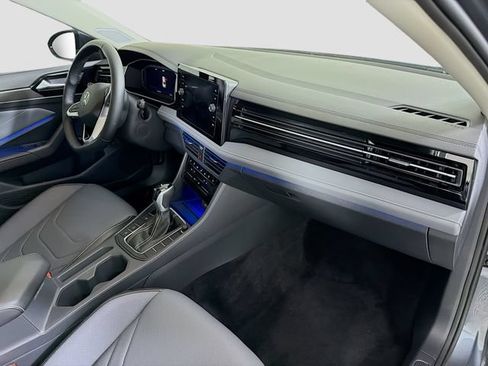 Certified 2025 Volkswagen Jetta SEL FWD image 29