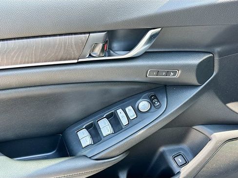 Used 2020 Honda Accord Touring image 25