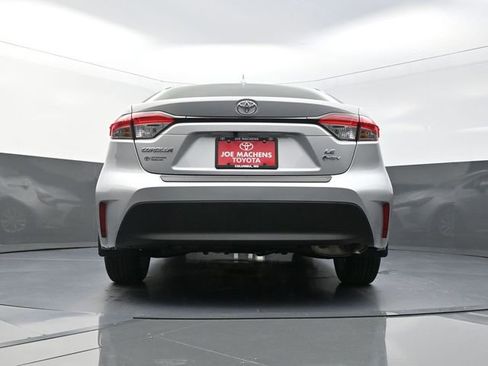 Used 2026 Toyota Corolla LE FWD image 32