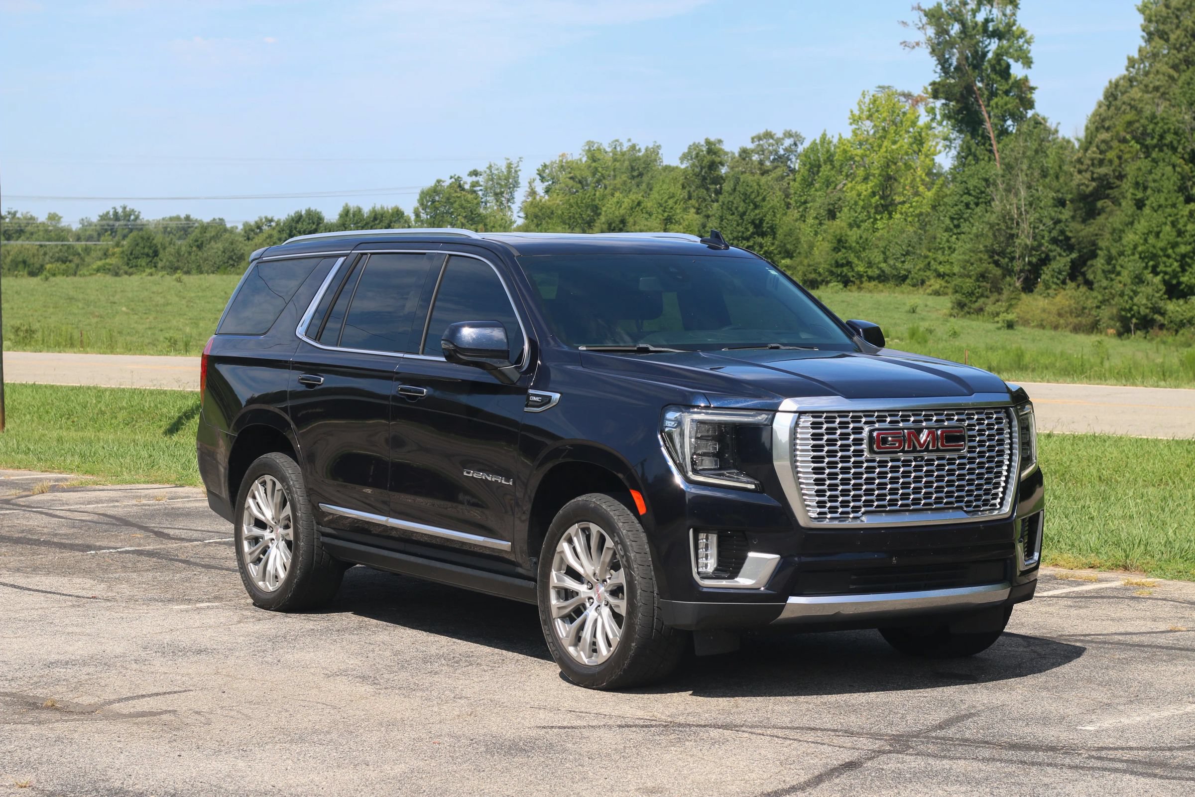 Used 2022 GMC Yukon Denali AWD/4WD image 1