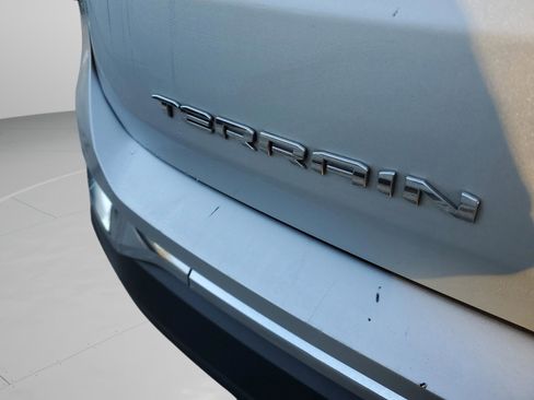Used 2022 GMC Terrain SLT image 9