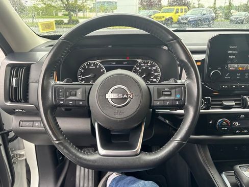 Used 2023 Nissan Pathfinder SL AWD/4WD image 23