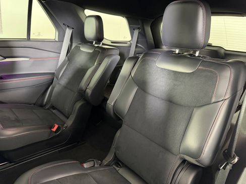 Used 2025 Ford Explorer ST image 16