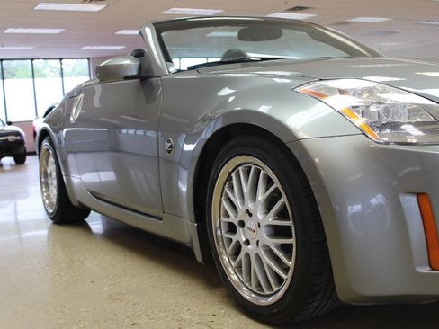 Used 2004 Nissan 350Z Touring image 19