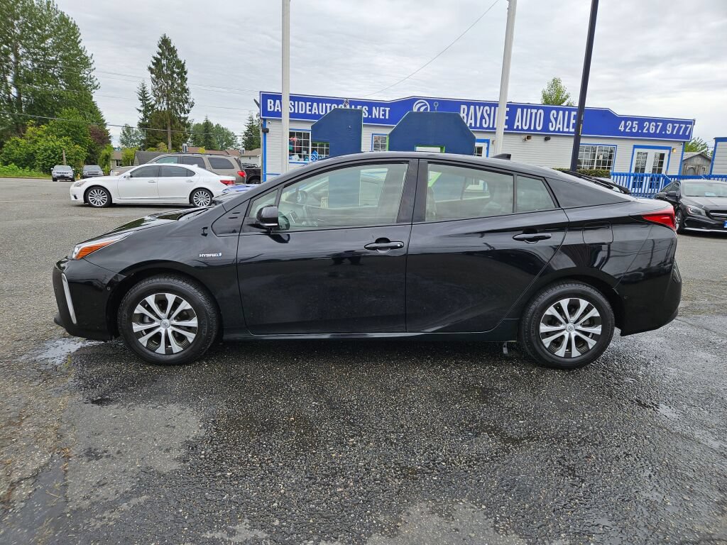 Used 2019 Toyota Prius XLE AWD/4WD image 2