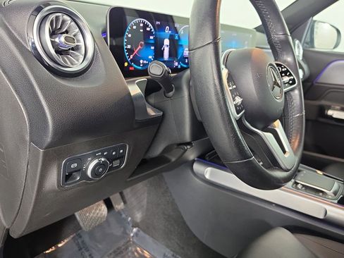 Used 2021 Mercedes-Benz GLB 250 image 12