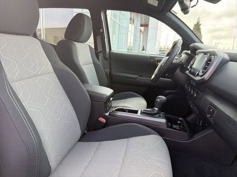 Certified 2022 Toyota Tacoma TRD Sport image 31