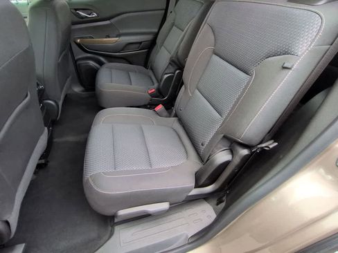 Used 2022 GMC Acadia SLE w/ Driver Convenience Package image 18