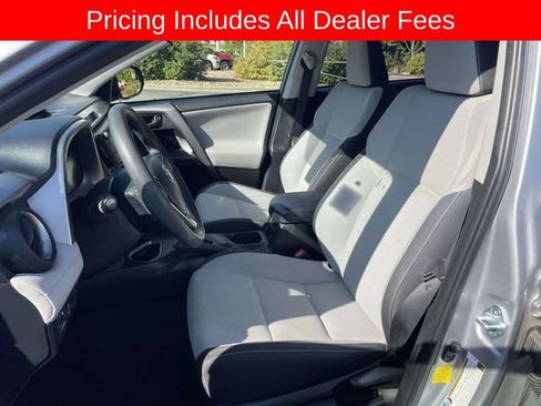 Used 2018 Toyota RAV4 LE AWD/4WD image 18