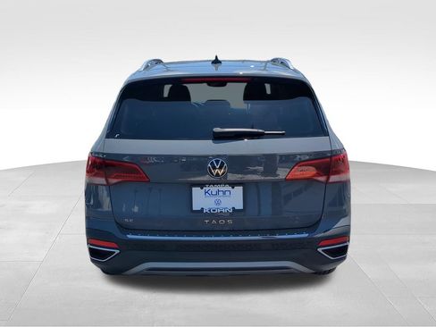 Used 2023 Volkswagen Taos SE w/ Panoramic Sunroof Package FWD image 7
