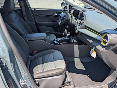 New 2026 Chevrolet Trax LT w/ LT Convenience Package FWD image 6