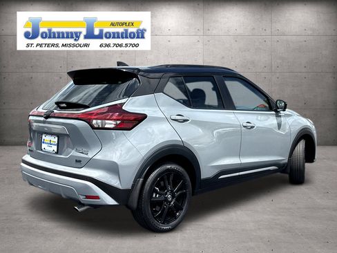 Used 2021 Nissan Kicks SR w/ SR Premium Package FWD image 2