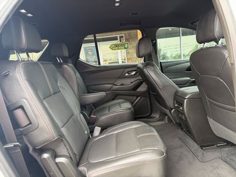 Used 2023 Chevrolet Traverse RS FWD image 23
