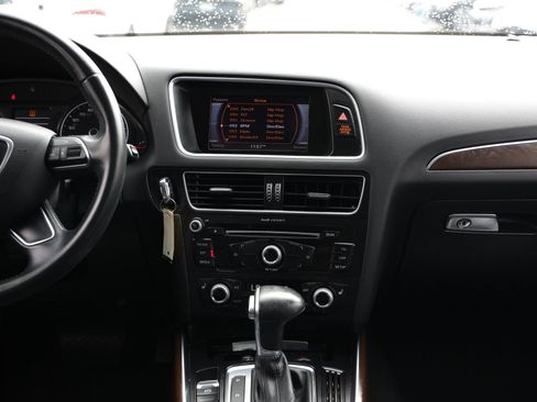 Used 2017 Audi Q5 2.0T Premium AWD/4WD image 40