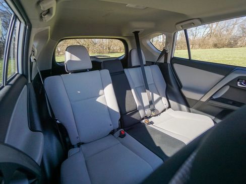 Used 2018 Toyota RAV4 XLE image 30