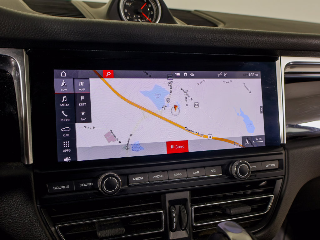 Certified 2021 Porsche Macan S AWD/4WD image 13