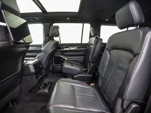 Used 2022 Jeep Wagoneer Series III w/ Premium Group I image 21