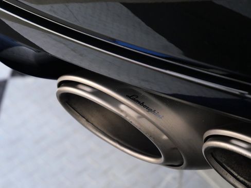 Used 2022 Lamborghini Urus AWD/4WD image 40