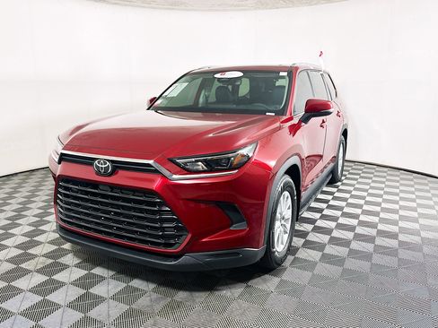 Certified 2024 Toyota Grand Highlander XLE FWD image 7