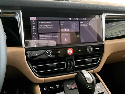 New 2026 Porsche Macan image 16