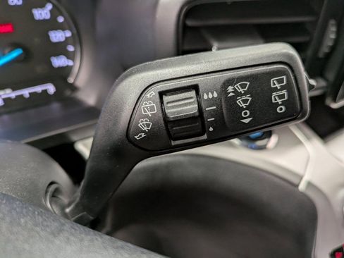 Used 2022 Ford Explorer XLT image 18